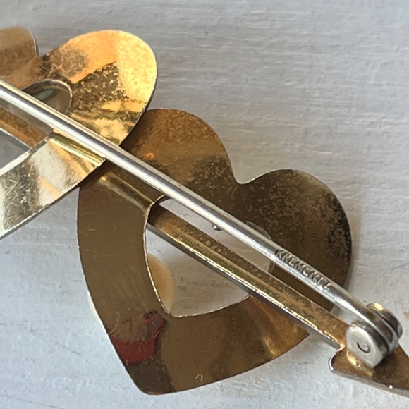 Krementz Double Heart Arrow Brooch Cultured Pearls w Signature Hinged Box - Picture 8 of 13